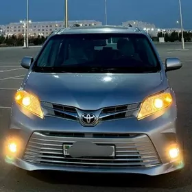 Toyota Sienna 2016