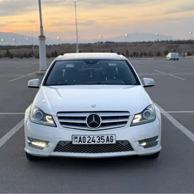 Mercedes-Benz C350 2012