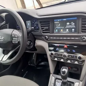 Hyundai Elantra 2020