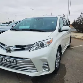 Toyota Sienna 2019