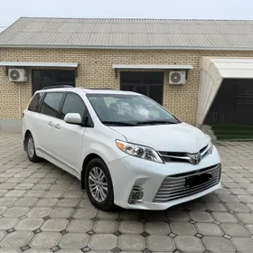 Toyota Sienna 2016