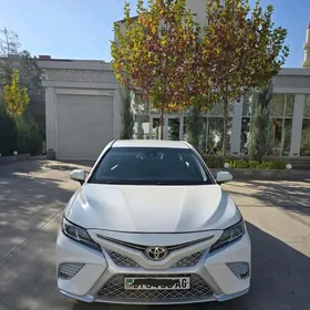 Toyota Camry 2018
