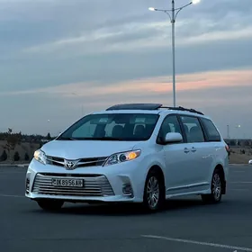 Toyota Sienna 2019