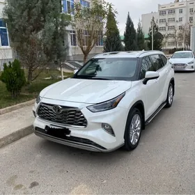 Toyota Highlander 2021