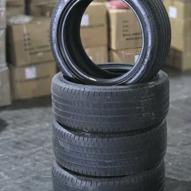 Bridgestone teker 235/45/18