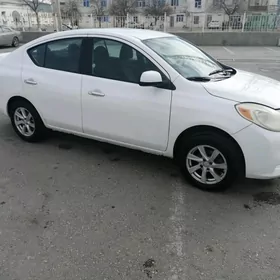 Nissan Versa 2013