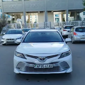 Toyota Camry 2019