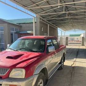 Mitsubishi L200 2005