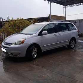 Toyota Sienna 2004