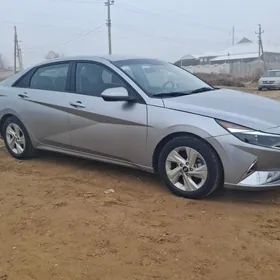 Hyundai Elantra 2022