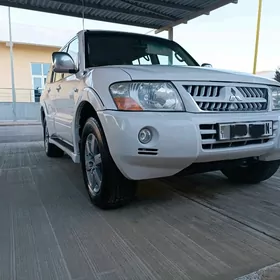 Mitsubishi Pajero 2003