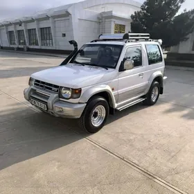 Mitsubishi Pajero 1995