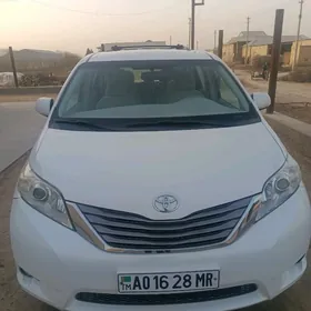 Toyota Sienna 2013