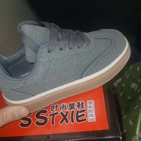 Krasopga lora piyana