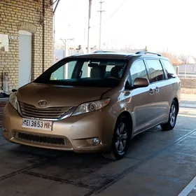 Toyota Sienna 2011