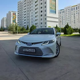 Toyota Camry Hybrid 2021