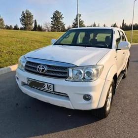 Toyota Fortuner 2010