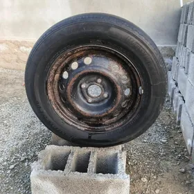 zapaska Nissan Versa 15lik