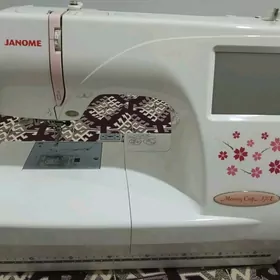 Janome yaka edýän maşyn