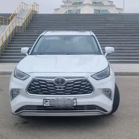 Toyota Highlander 2021