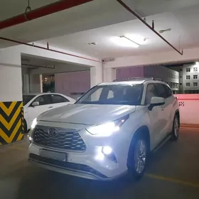 Toyota Highlander 2021