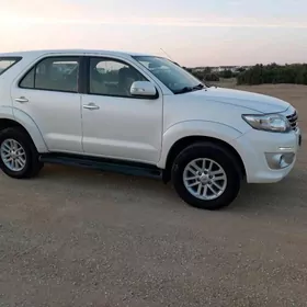 Toyota Fortuner 2015