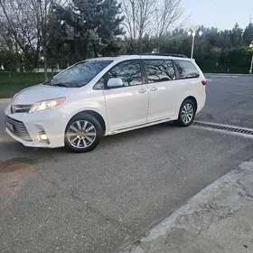 Toyota Sienna 2020