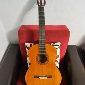 Gitara Yamaha c40