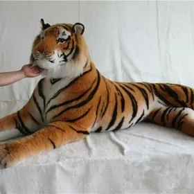 Огромный тигр