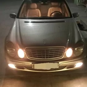 Mercedes-Benz E320 2005