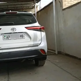 Toyota Highlander 2022