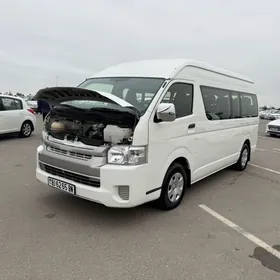 Toyota Hiace 2017