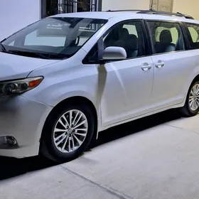 Toyota Sienna 2010