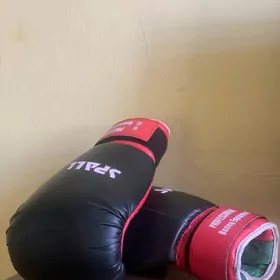 Боксерские перчатки