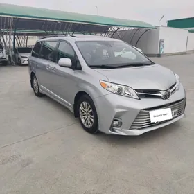 Toyota Sienna 2019