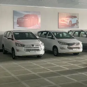 Toyota Innova 2020