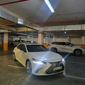 Lexus ES 350 2019