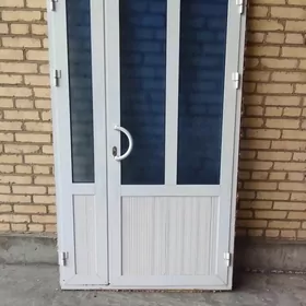 пластиковая дверь