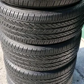 235/45/18/ Bredistone