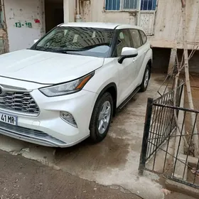 Toyota Highlander 2021