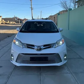 Toyota Sienna 2018