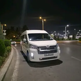 Toyota Hiace 2024