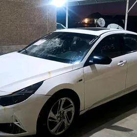 Hyundai Elantra 2022