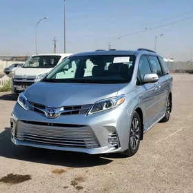 Toyota Sienna 2019