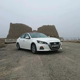 Nissan Altima 2020