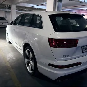 Audi Q7 2015