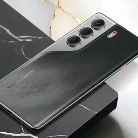 camon 40 pro