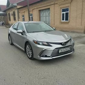 Toyota Camry 2021