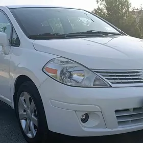 Nissan Versa 2012