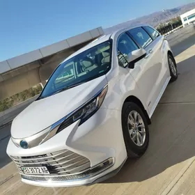Toyota Sienna 2021